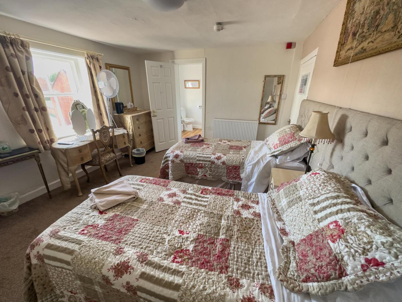 The Vintage Inn Уелингтън Екстериор снимка
