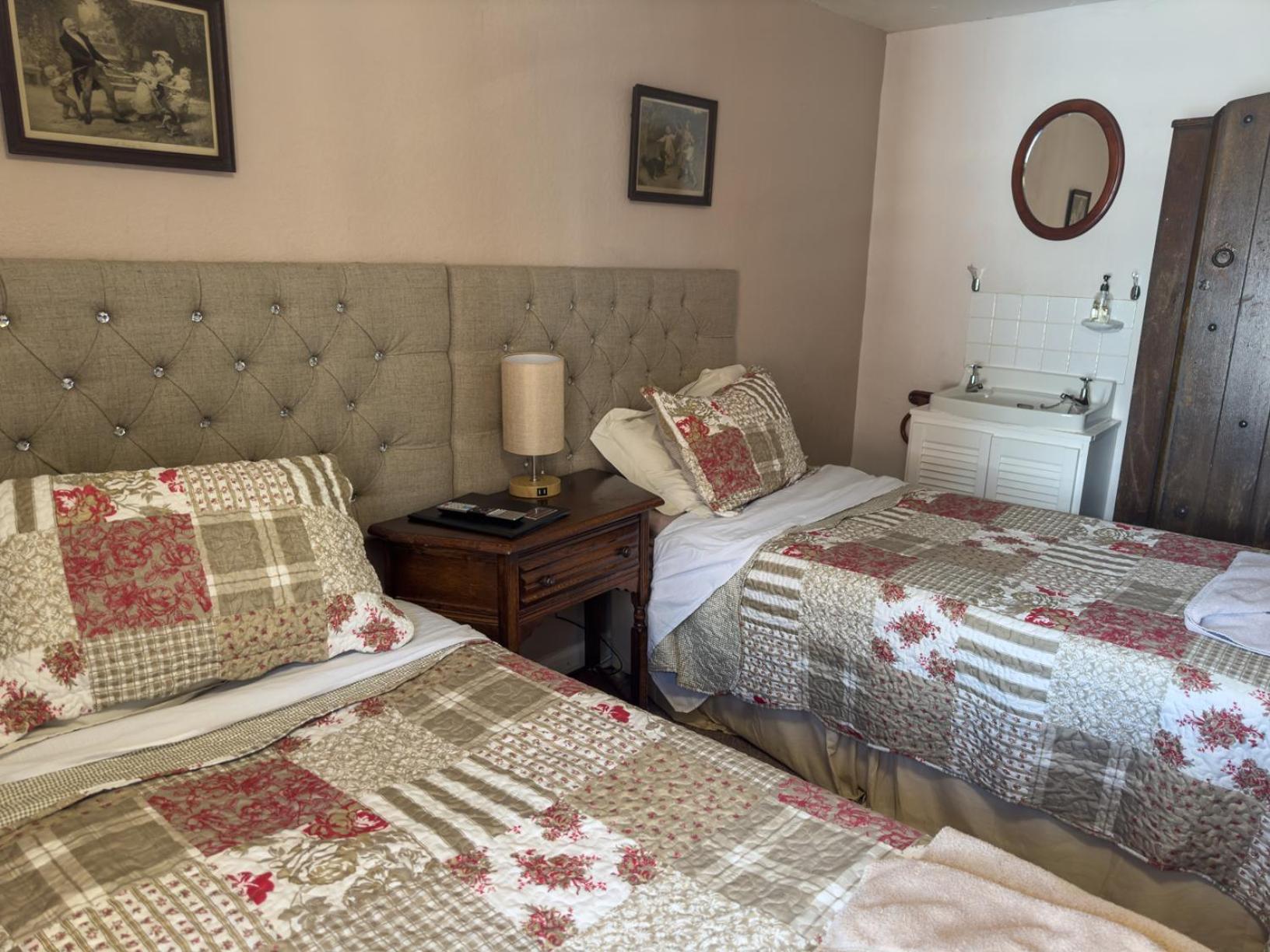 The Vintage Inn Уелингтън Екстериор снимка